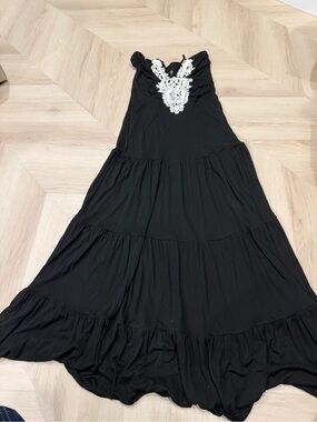 VENUS Black Maxi Dress with White Lace V-Neck